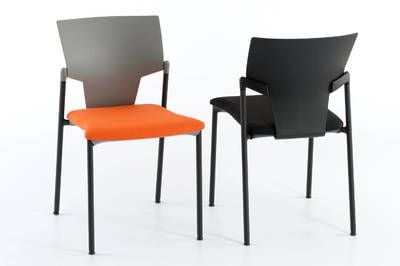 Stühle aus Kunststoff mit Sitzpolster